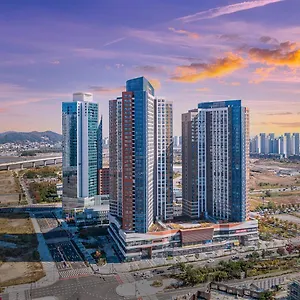 Urbanstay Songdo Moonlight Park アパート